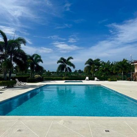 Dell'S Exotic Haven, 2 Bedrooms, 2 Baths, Pool, Gym Mammee Bay Exterior photo