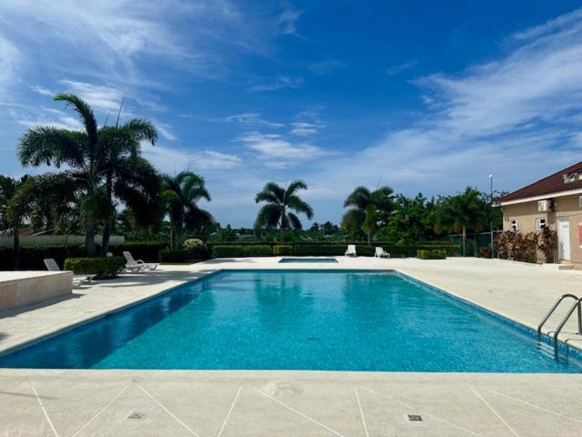 Dell'S Exotic Haven, 2 Bedrooms, 2 Baths, Pool, Gym Mammee Bay Exterior photo